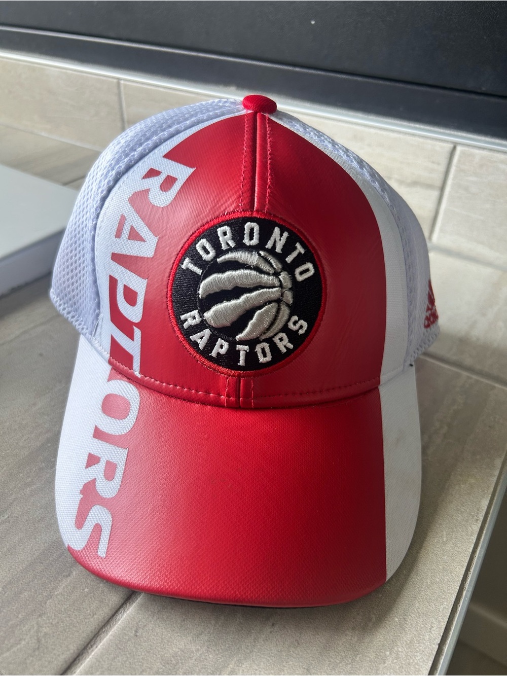 Toronto Raptors Red & White Mesh Baseball Cap L/XL